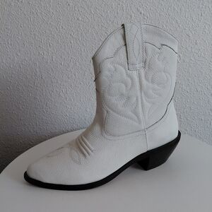 White Western-Style Women's Boots